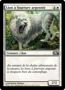 Lion à fourrure argentée