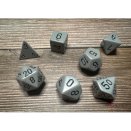 Set de 7 dés Polyhédraux opaque Gris foncé et Noir - Chessex